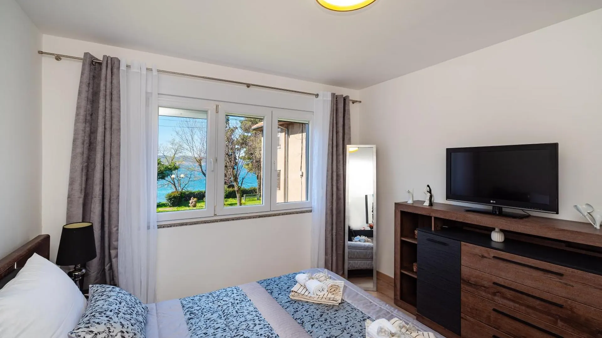 Kolovare Garden Oasis - First Row By Sea Lejlighed Zadar